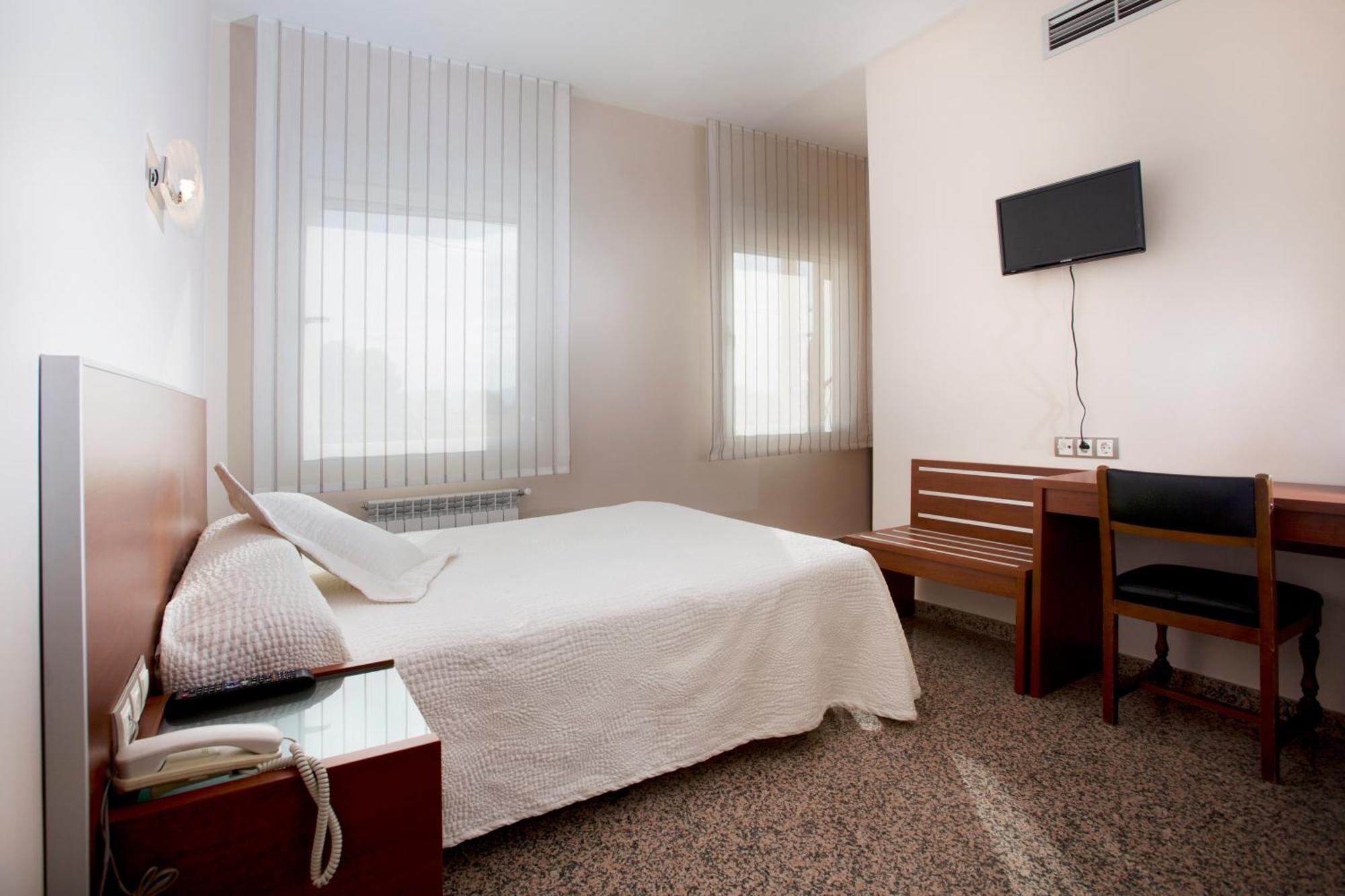 Hotel Marivella Калатаюд Екстериор снимка