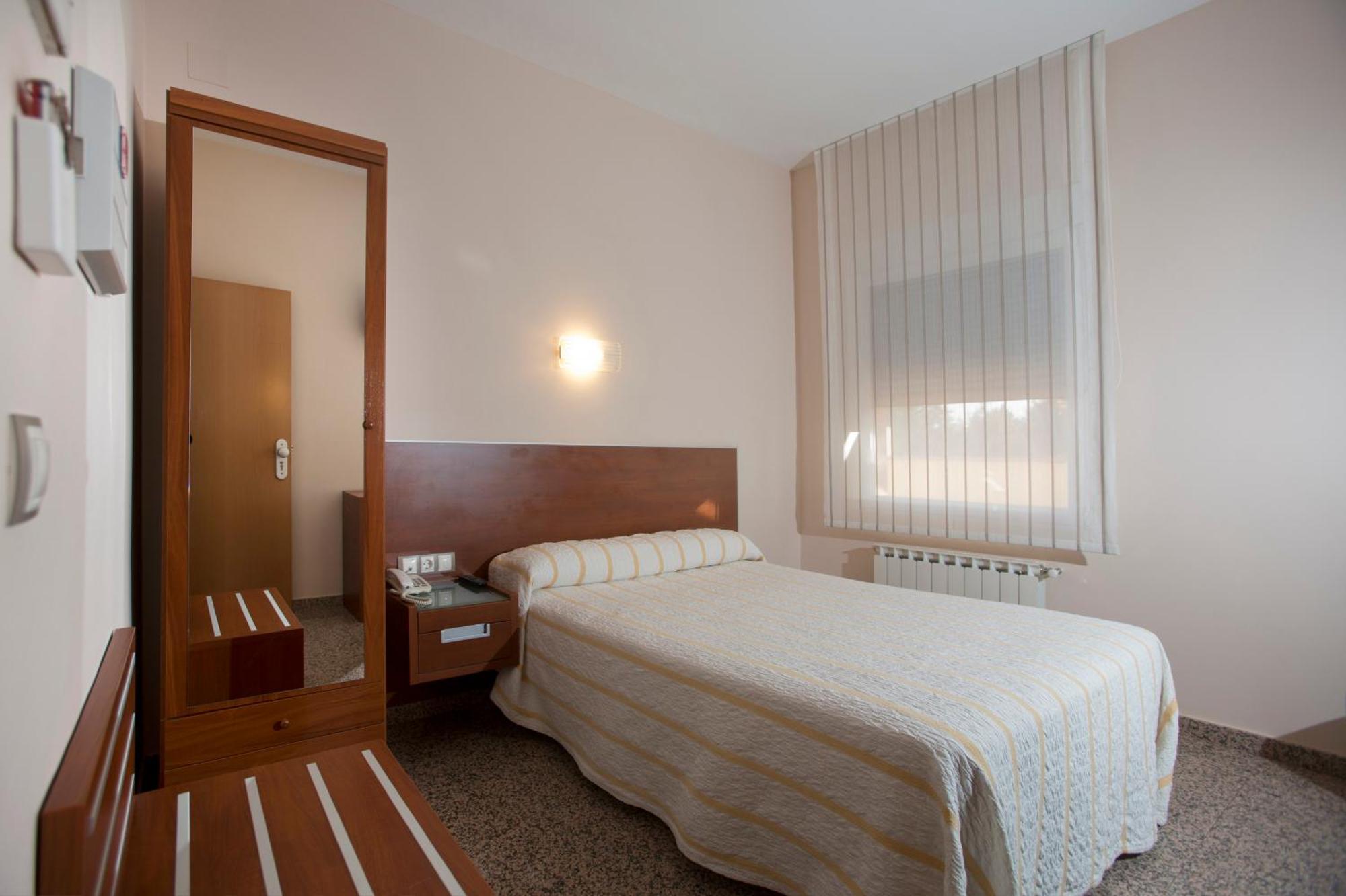 Hotel Marivella Калатаюд Екстериор снимка