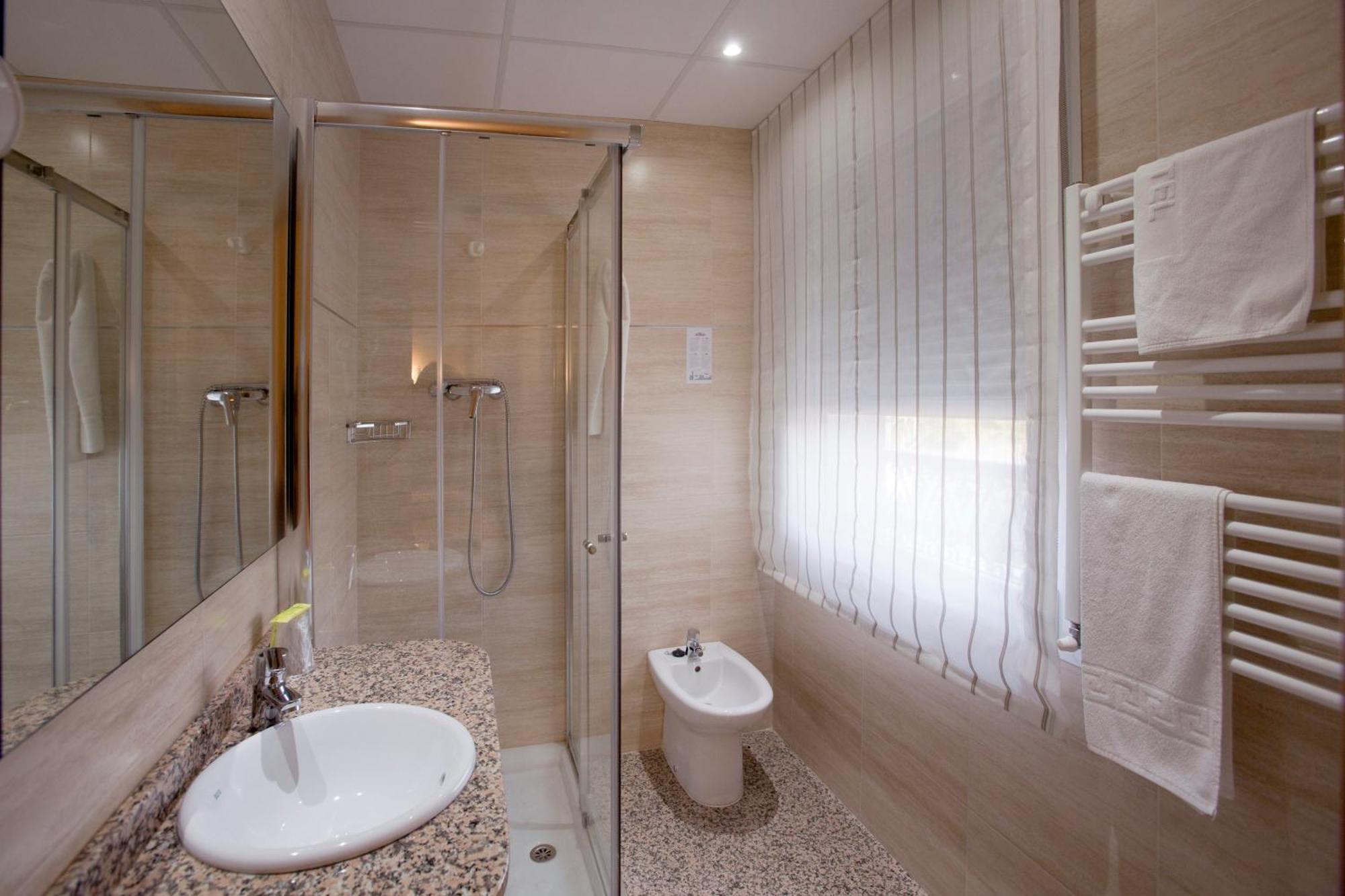 Hotel Marivella Калатаюд Екстериор снимка