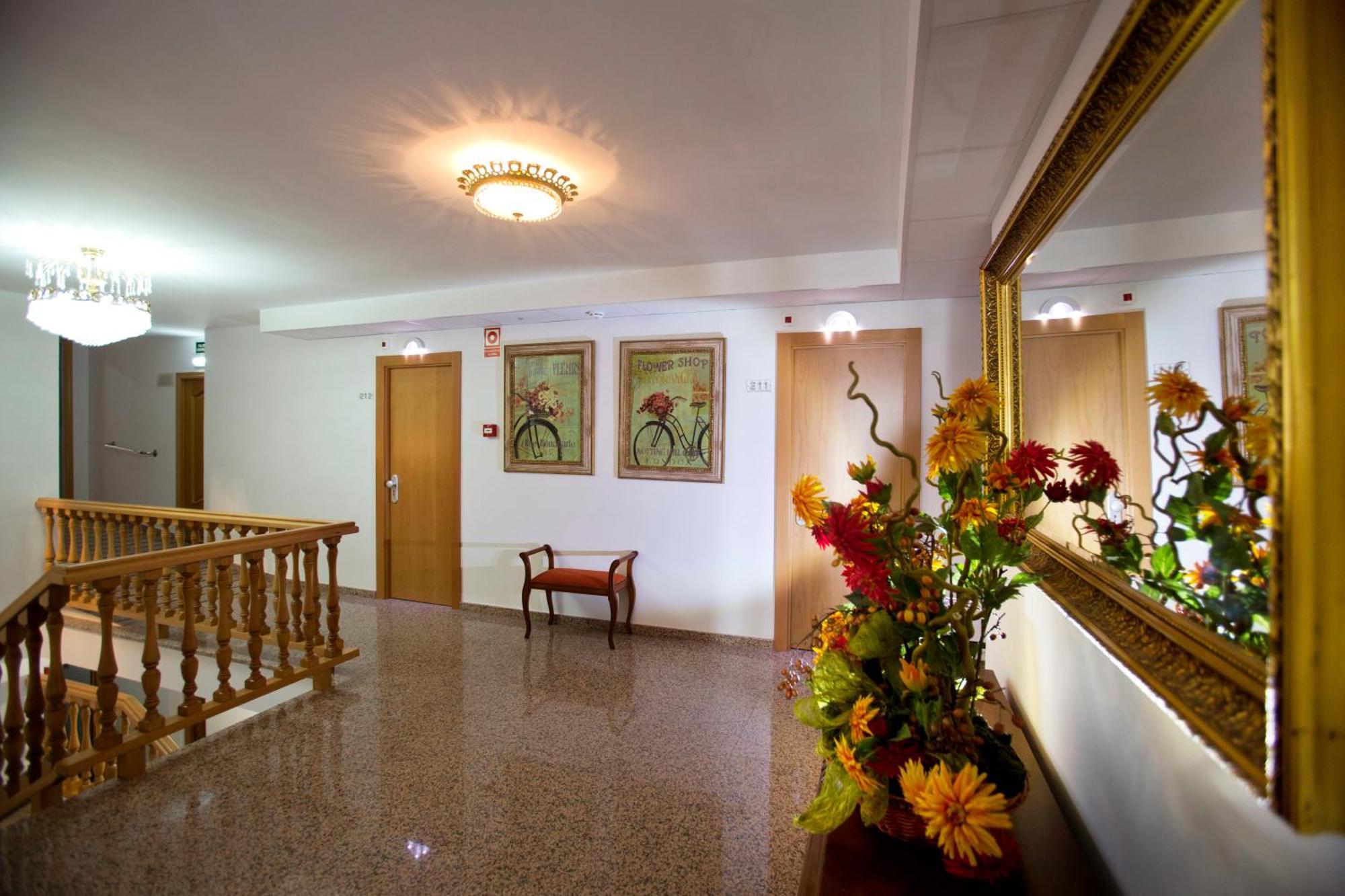 Hotel Marivella Калатаюд Екстериор снимка