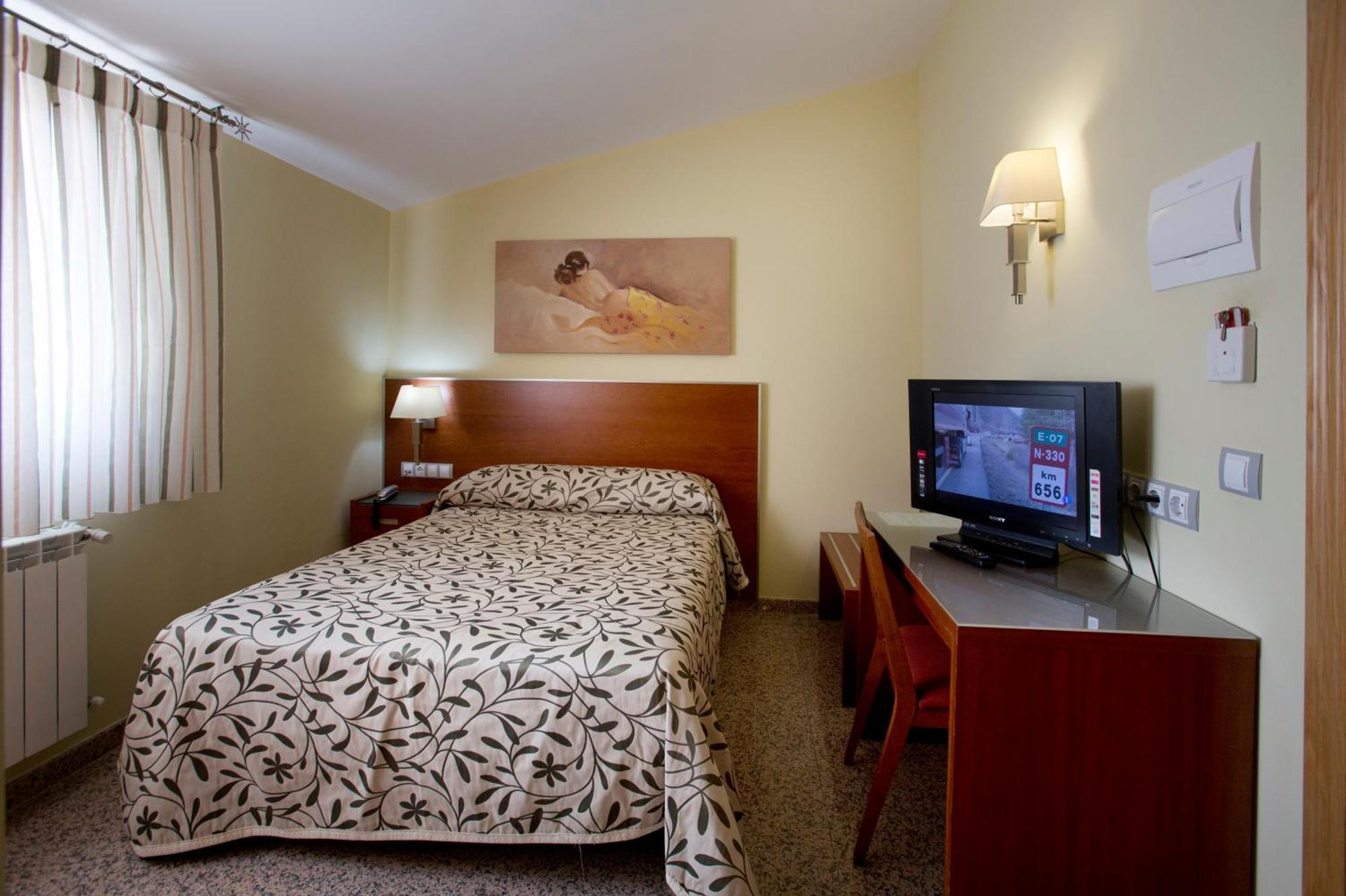 Hotel Marivella Калатаюд Екстериор снимка