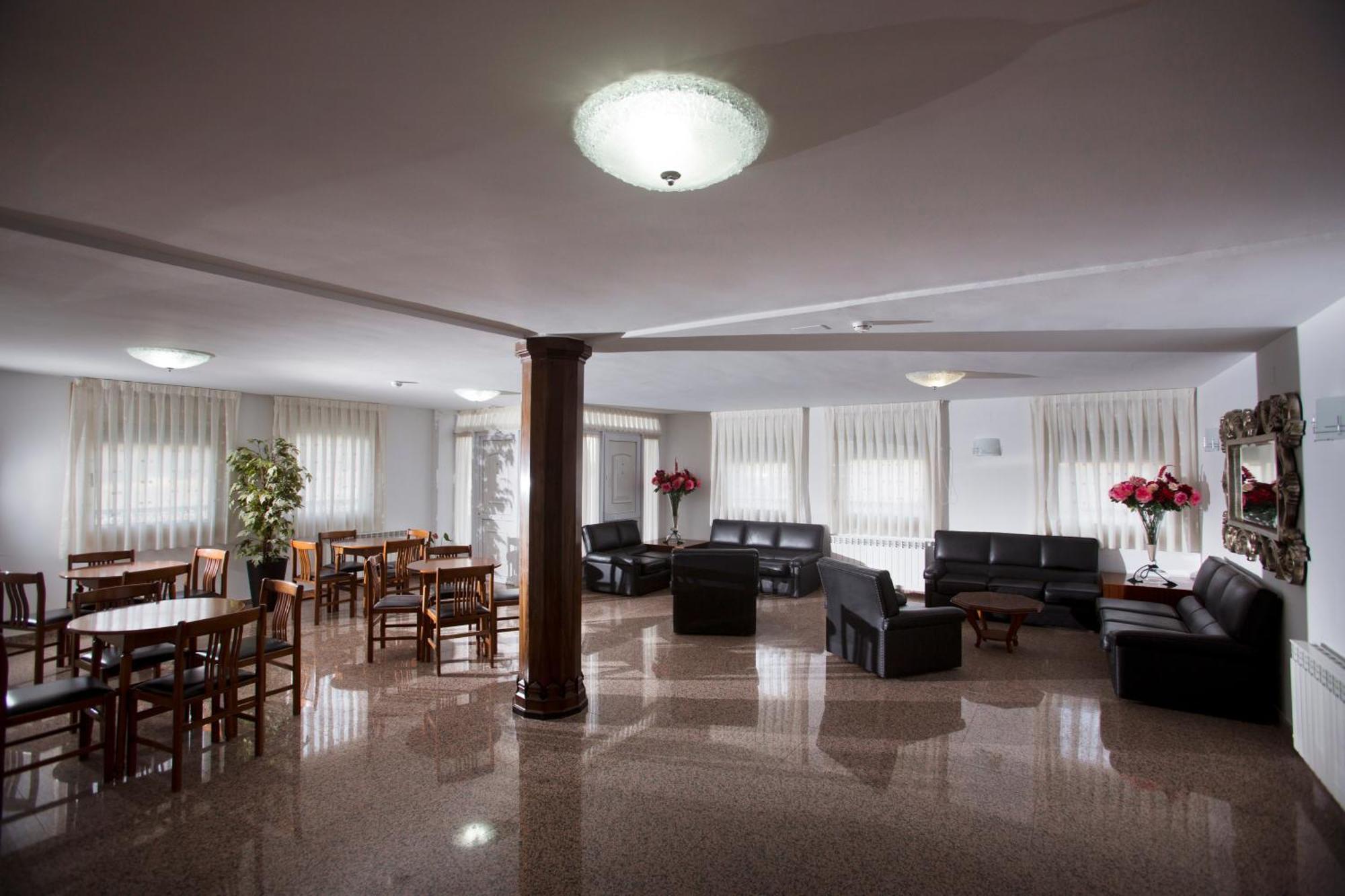 Hotel Marivella Калатаюд Екстериор снимка