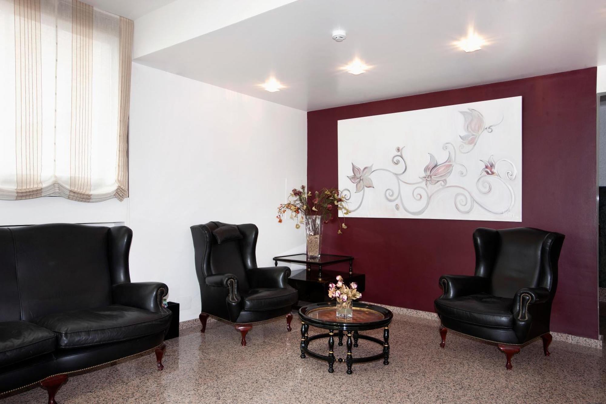 Hotel Marivella Калатаюд Екстериор снимка