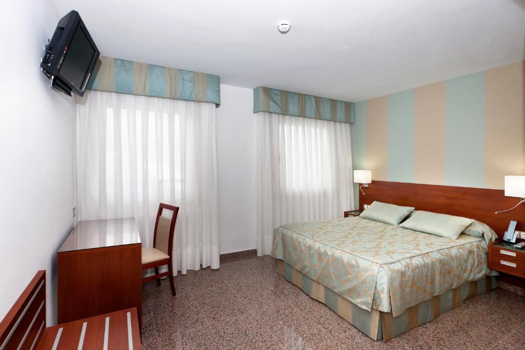 Hotel Marivella Калатаюд Стая снимка