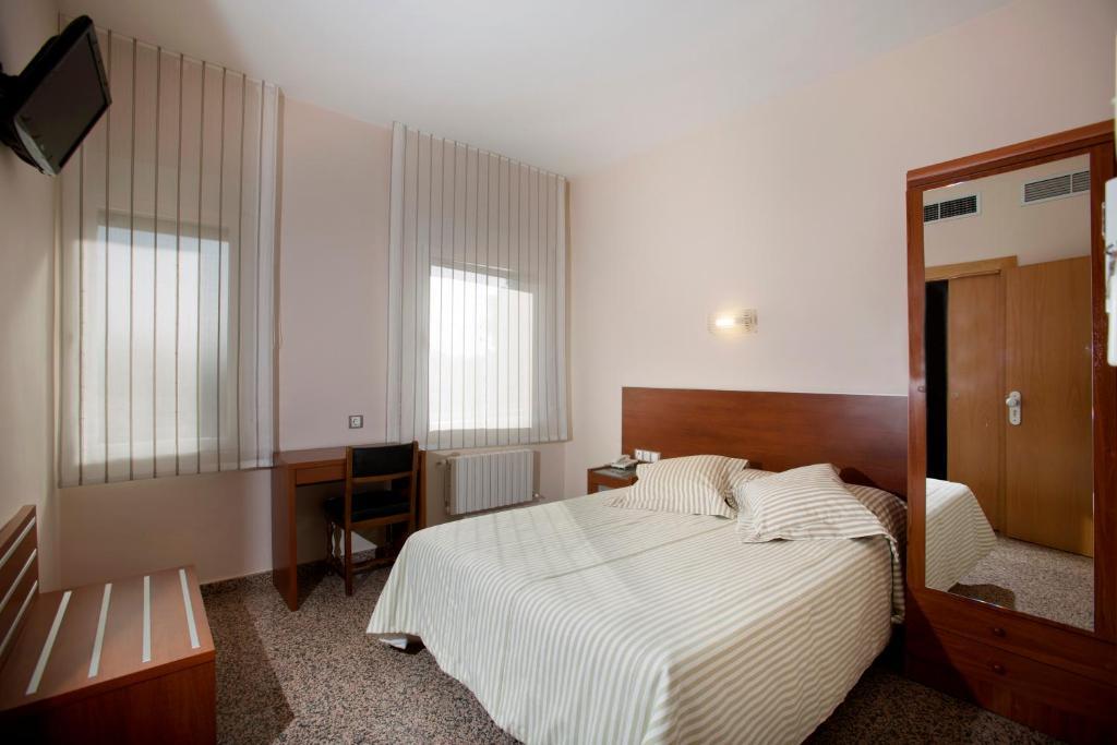 Hotel Marivella Калатаюд Стая снимка