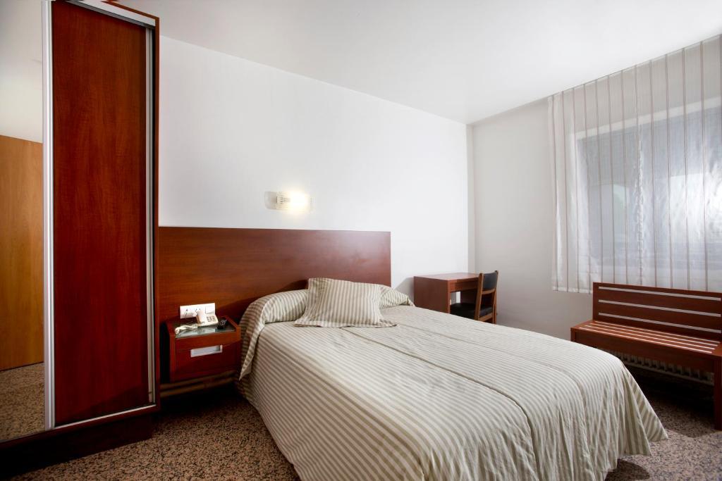 Hotel Marivella Калатаюд Стая снимка