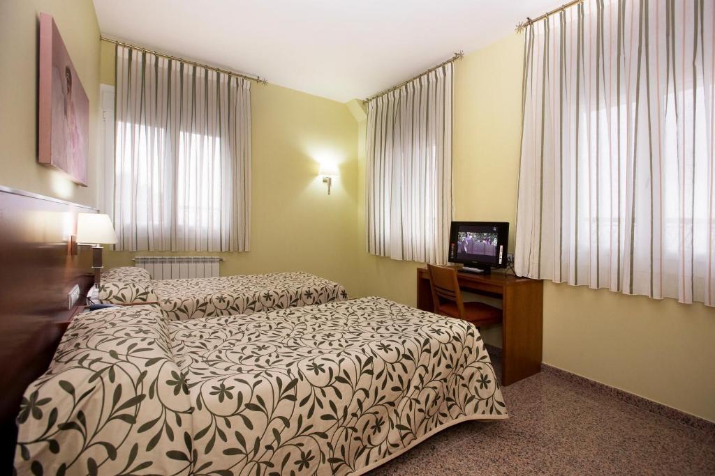 Hotel Marivella Калатаюд Стая снимка